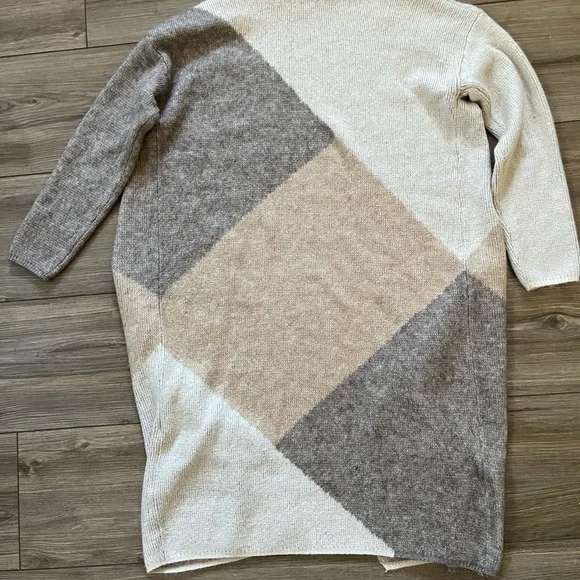 Sincerely Jules Long Open-Front Geometric Cardigan in Cream, Tan, and Gray - Picture 9 of 9